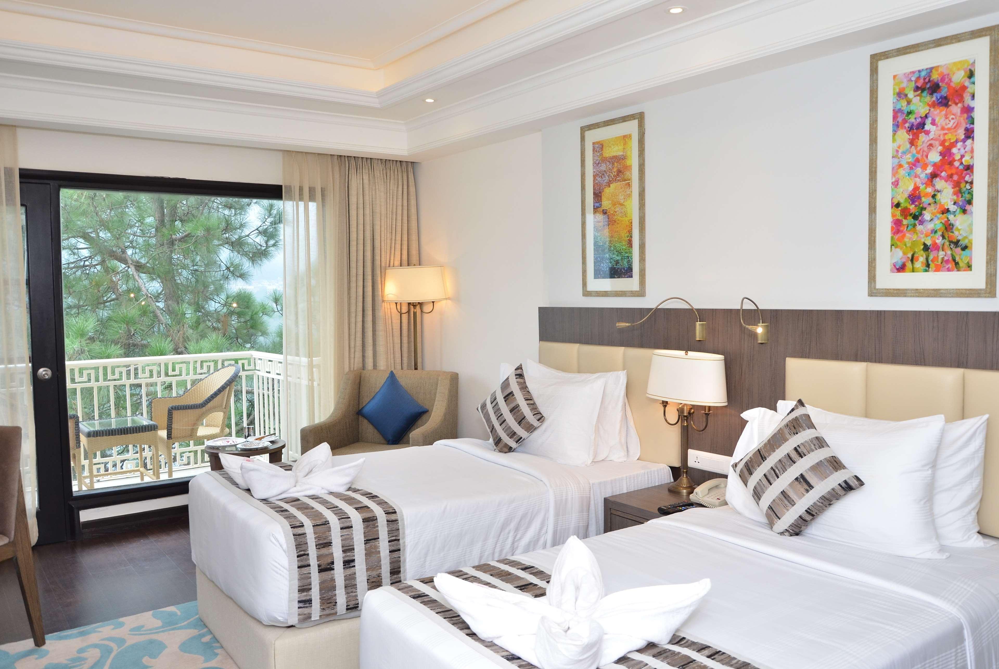 Ramada by Wyndham Kasauli Hotel Bagian luar foto